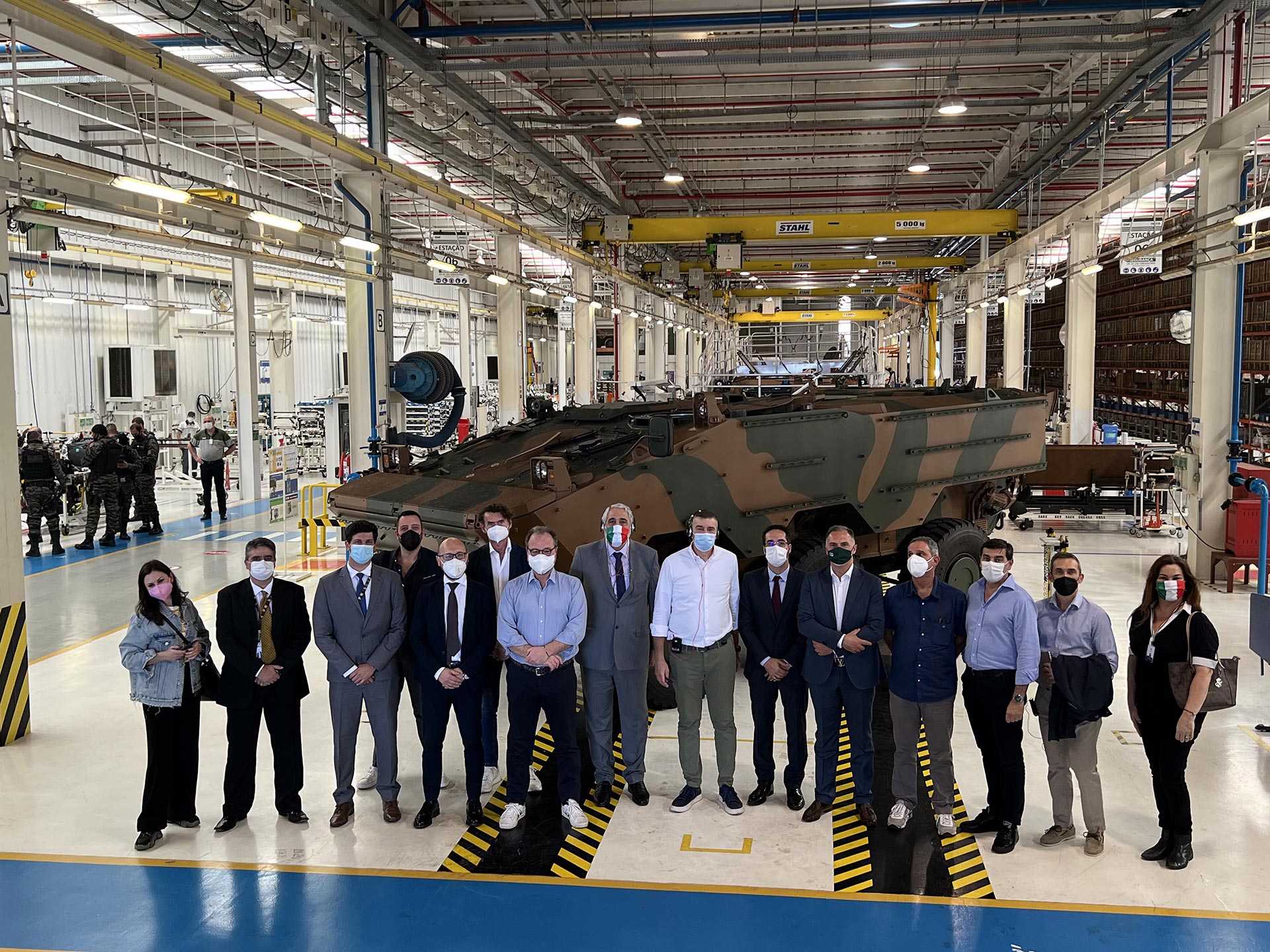 ITALIAN GOVERNMENT DELEGATION VISITS PLANT OF IVECO DEFENCE VEHICLES IN SETE LAGOAS (MG)