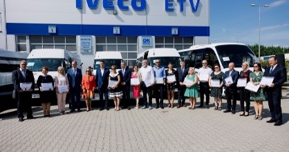 5_school_daily_minibuses_handed_over_to_the_hungarian_rakoczi_association_img
