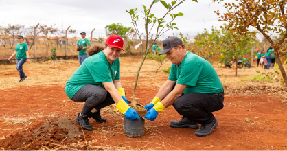 iveco_group_promove_acao_de_plantio_de_mudas_com_criancas_e_colaboradores_em_celebracao_ao_dia_da_arvore