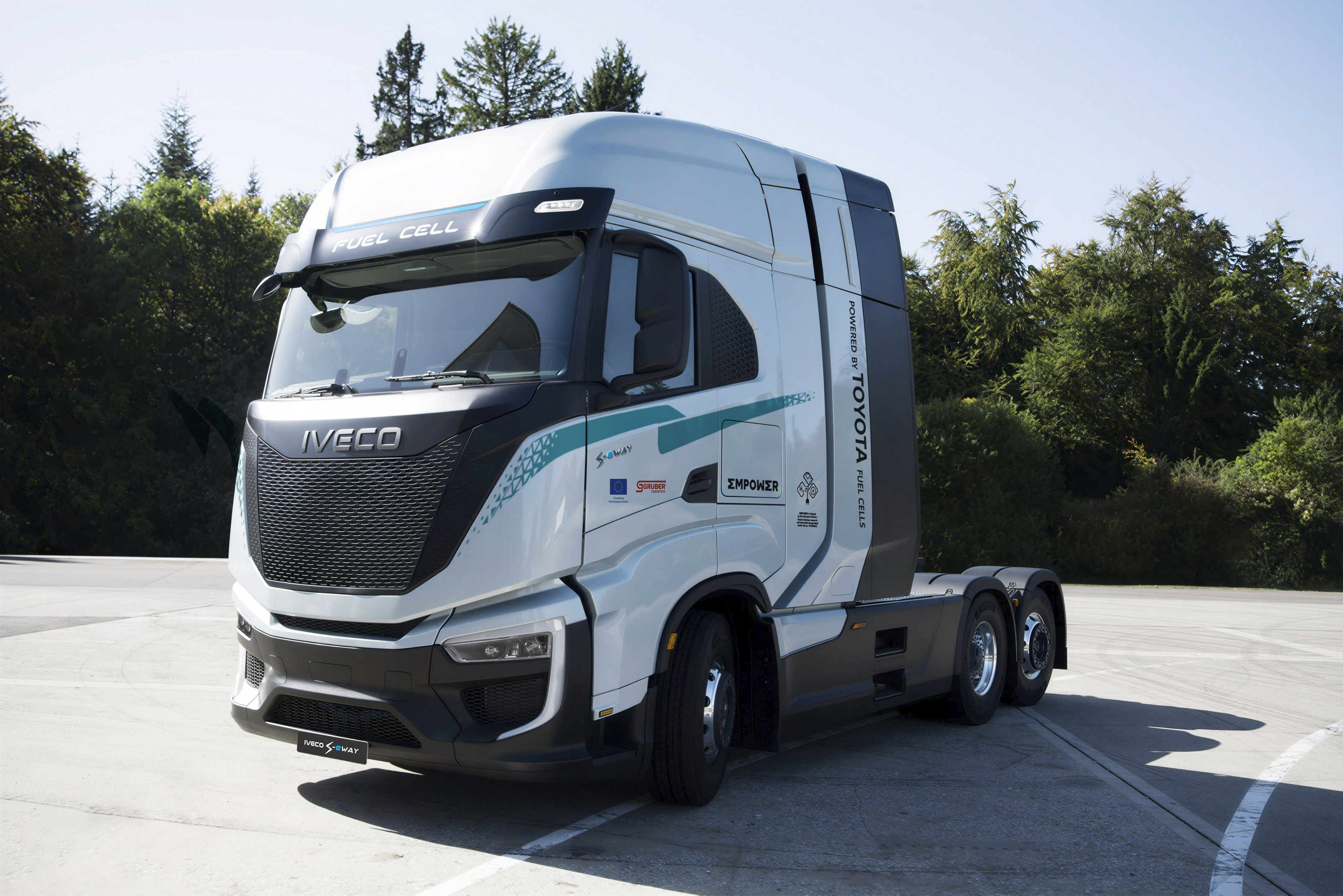 iveco_s-eway_artic_fuelcell25_20260910T124225T607_ucoye1o5dvebz13olxak50l5