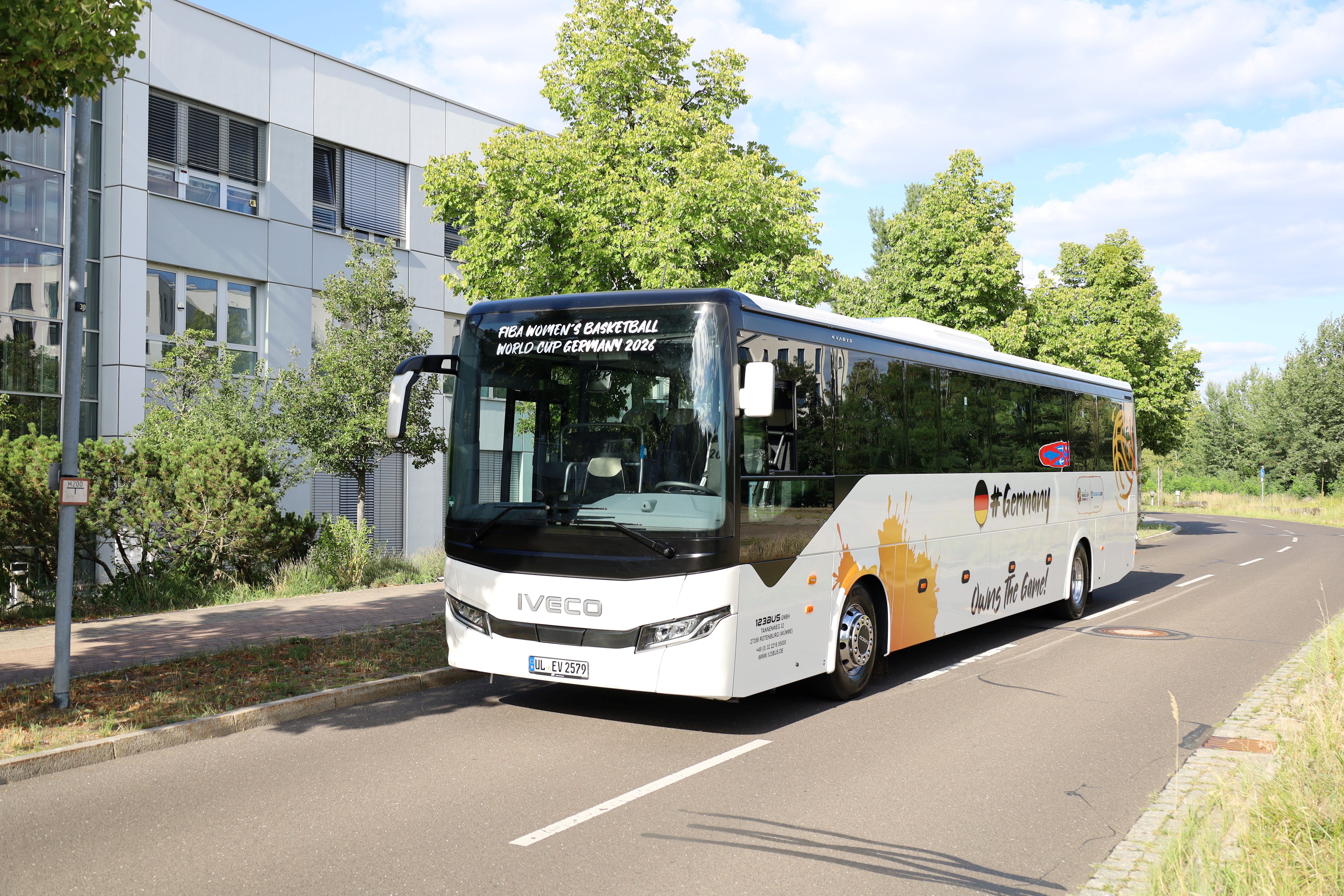 iveco_evadys_mannschaftsbus_2026_deutsche_nactionalmannschaft_der_basketball_frauen_123bus_1_20260909T173007T285_qjtref4esbtxcufsxzpf3xyx